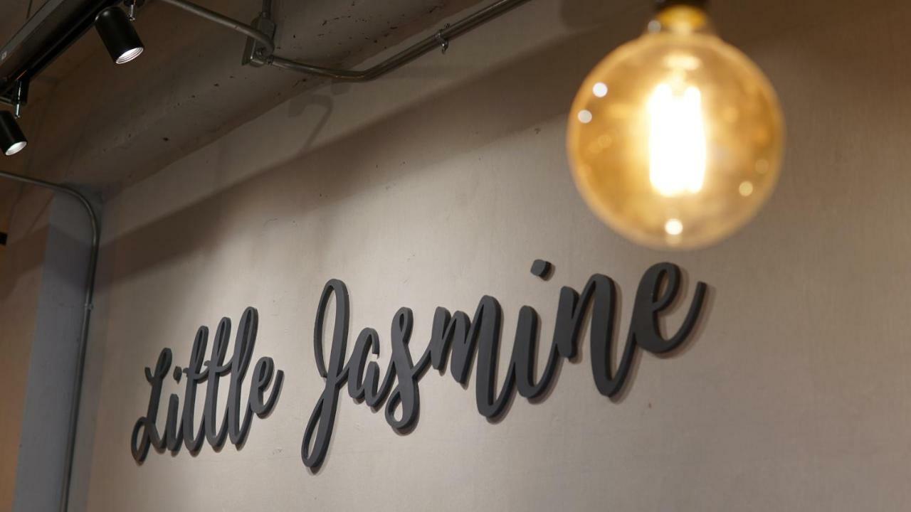 Little Jasmine By The River Фитсанулок Екстериор снимка
